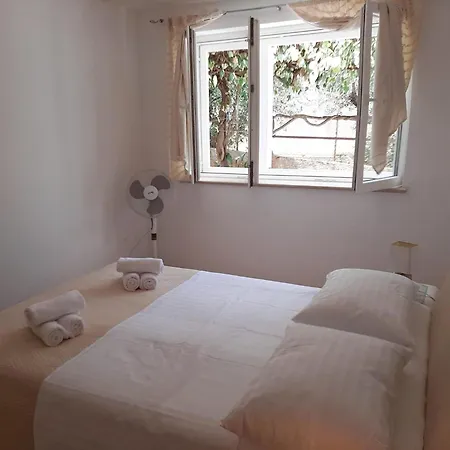 Διαμέρισμα With A Parking Space Supetar, Brac - 23372 *