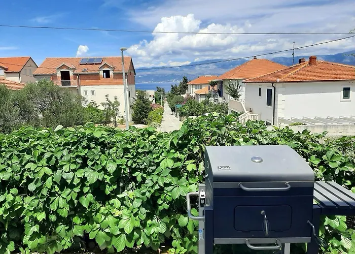 Apartament With Parking Space Supetar, Brac - 23372 *